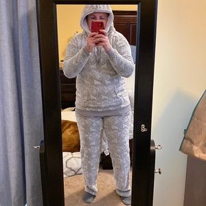 Like New Vera Bradley Cozy Night Owl Hoodie Pajama set Size Medium